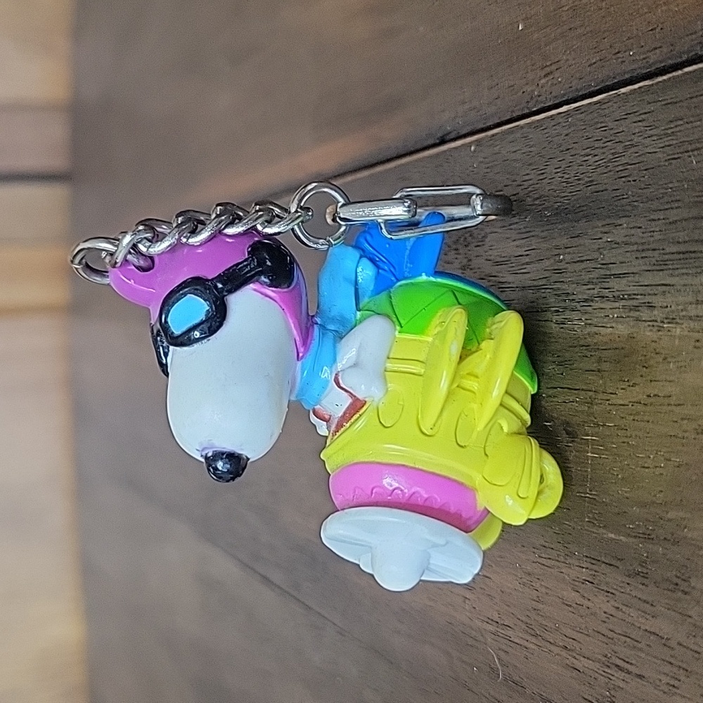 Vintage PEANUTS PVC Snoooy FLYING ACE Airplane Keychain